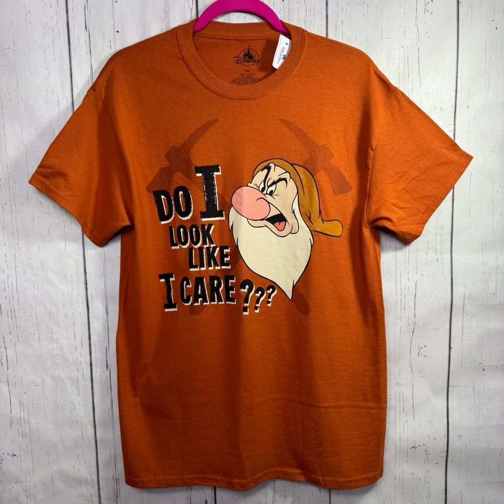Disney Parks Grumpy Dwarf Graphic Tee M Orange “Do I Look Like I Care???” Shirt